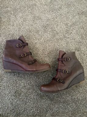 Eric Michael Women's Brown Wedge Ankle Boots w Buckle Straps Handmade
